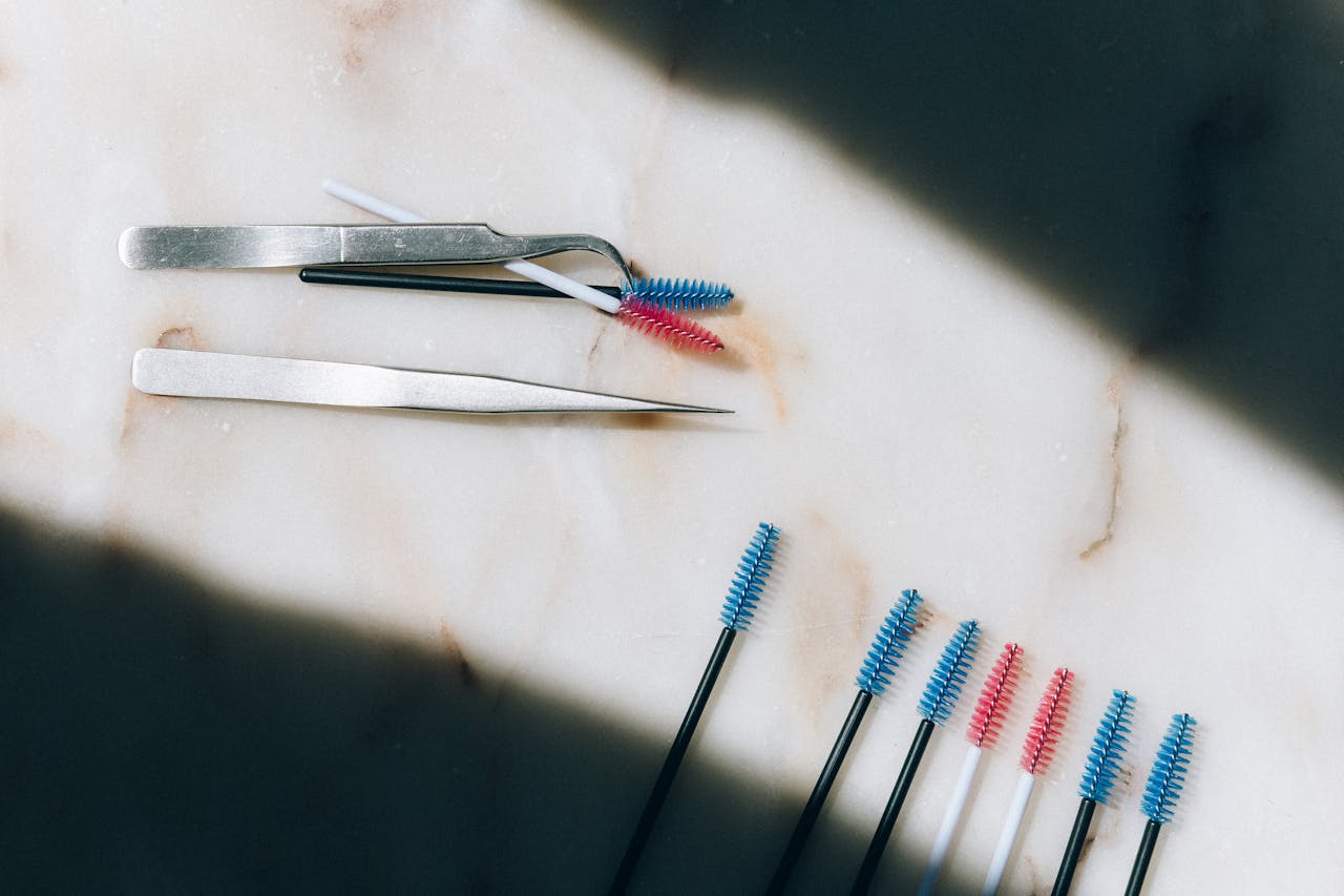  lash tools and accessories